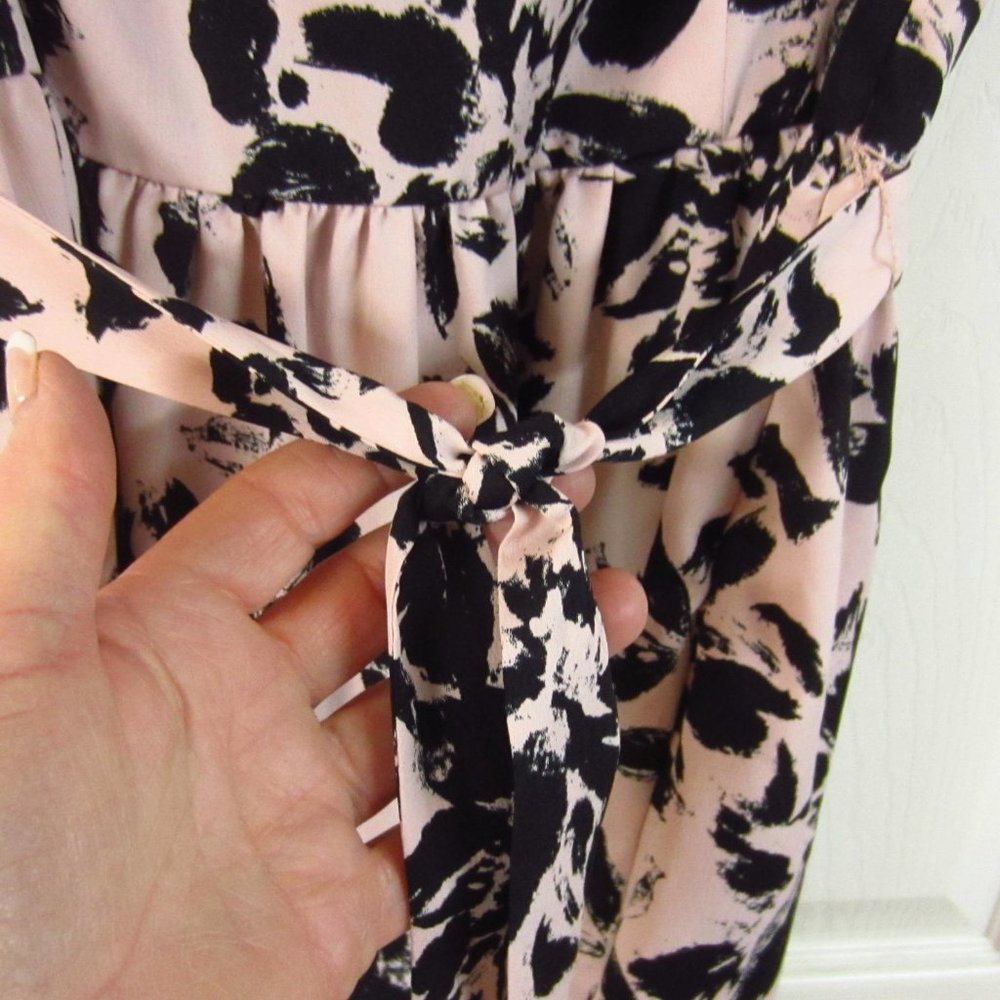 Elle Applicae shoulder soft pink/blck dress - Picture 7 of 8
